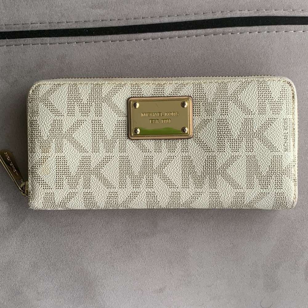 Michael Kors Est. 1981 Leather Wallet - Picture 4 of 17